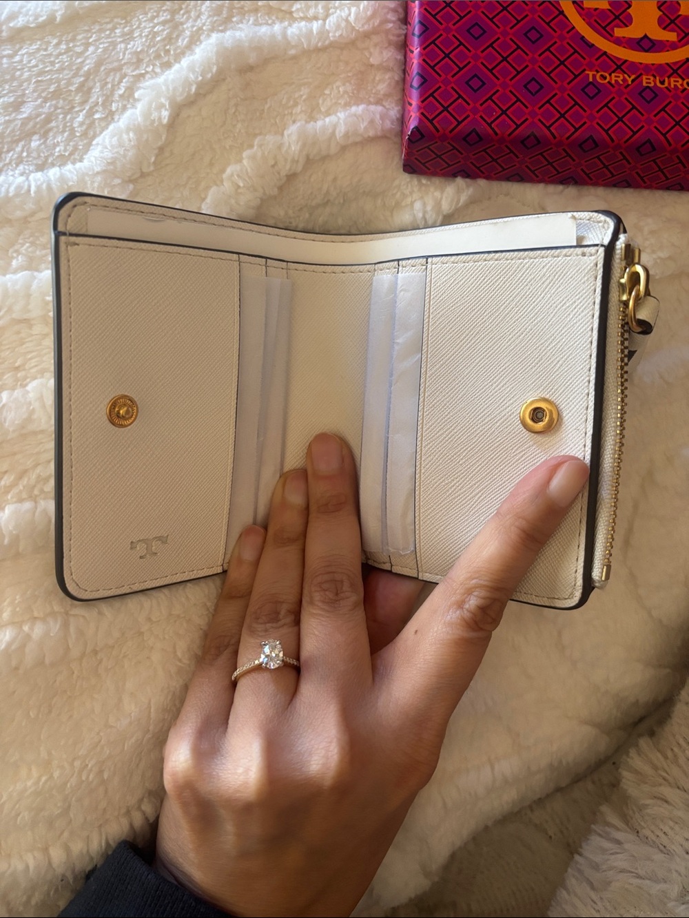 Tory Burch Cream Saffiano Compact Wallet with Gold Logo - Picture 4 of 4
